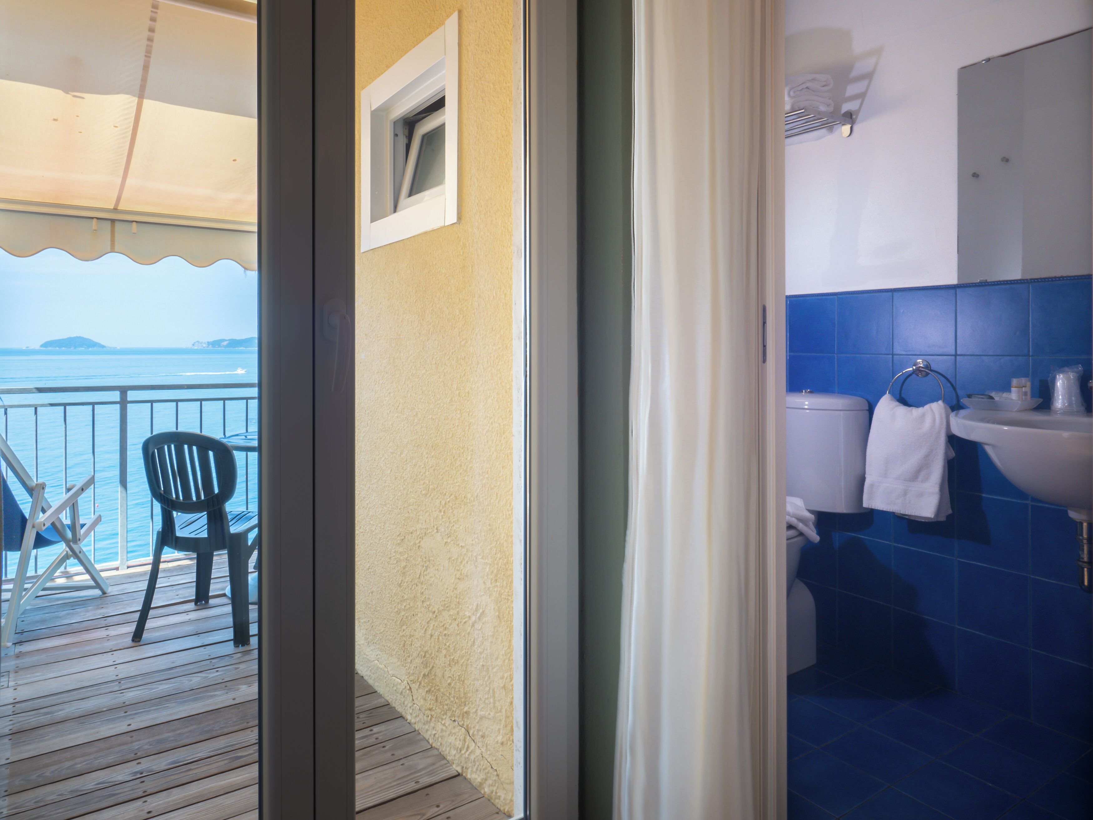 panoramic double room, sea view | minibar, in-room safe, desk, free wifi