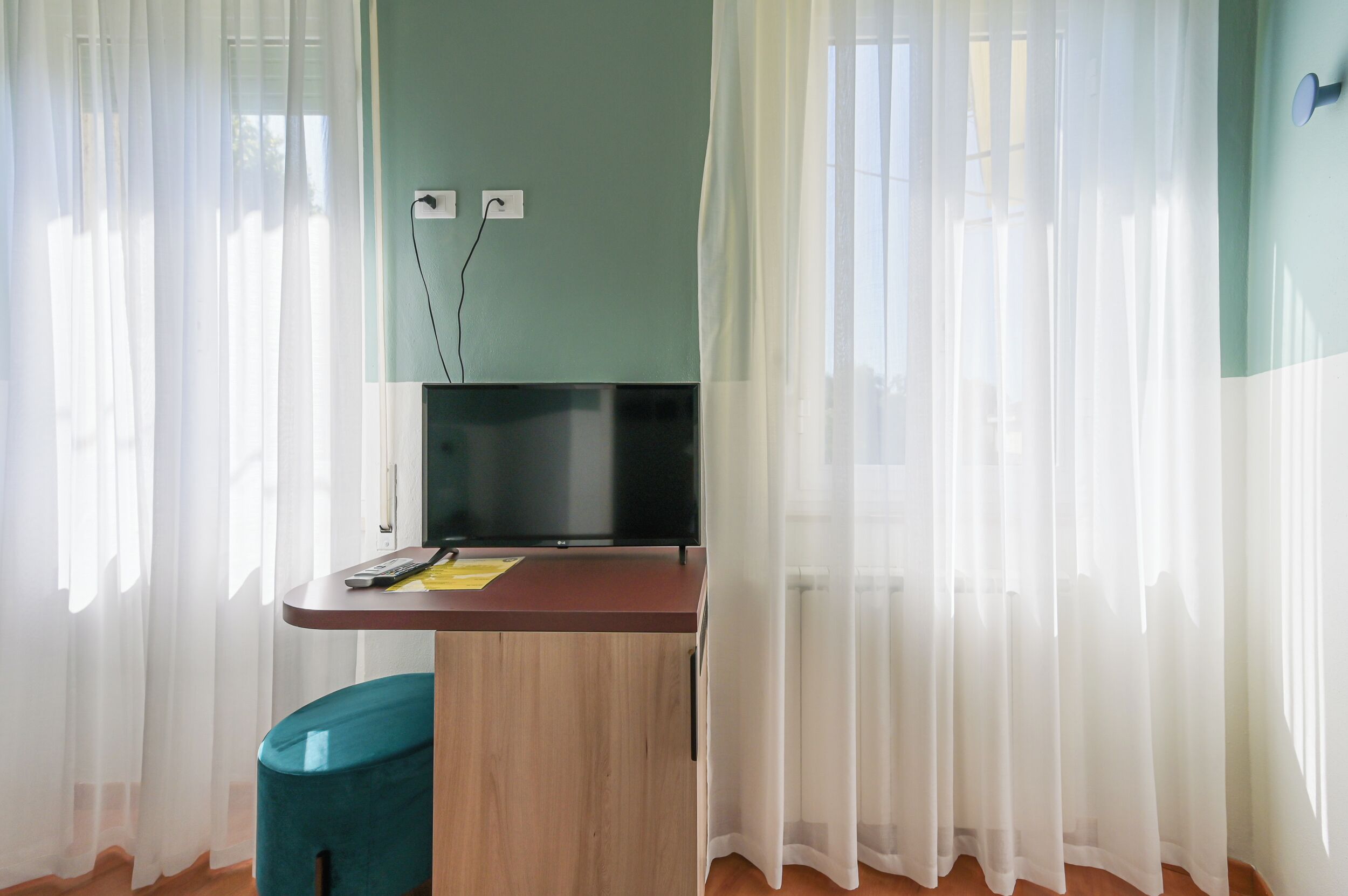 standard quadruple room | minibar, in-room safe, desk, free wifi