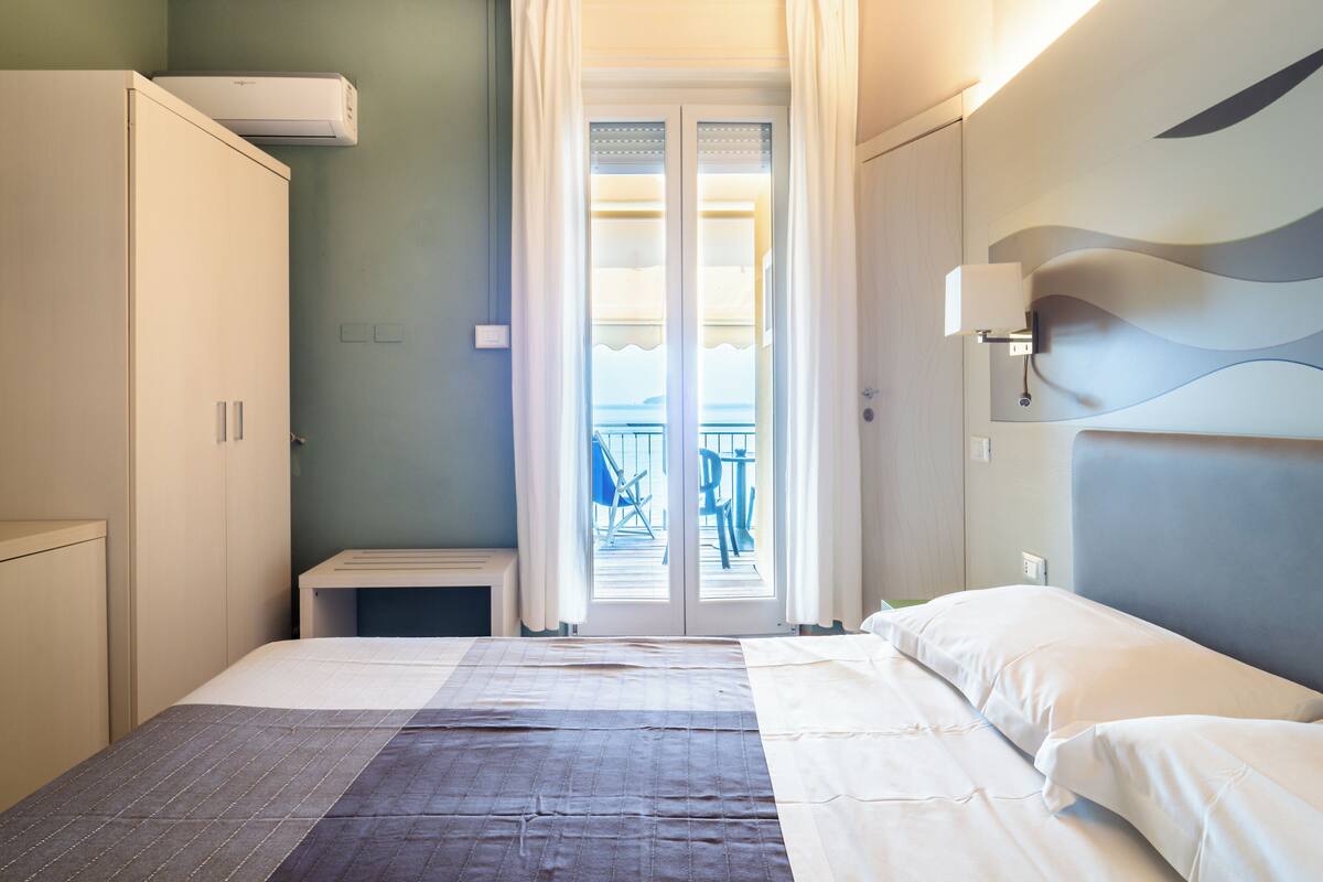 panoramic double room, sea view | minibar, in-room safe, desk, free wifi