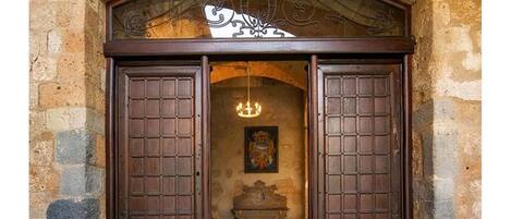 Pintu masuk hartanah