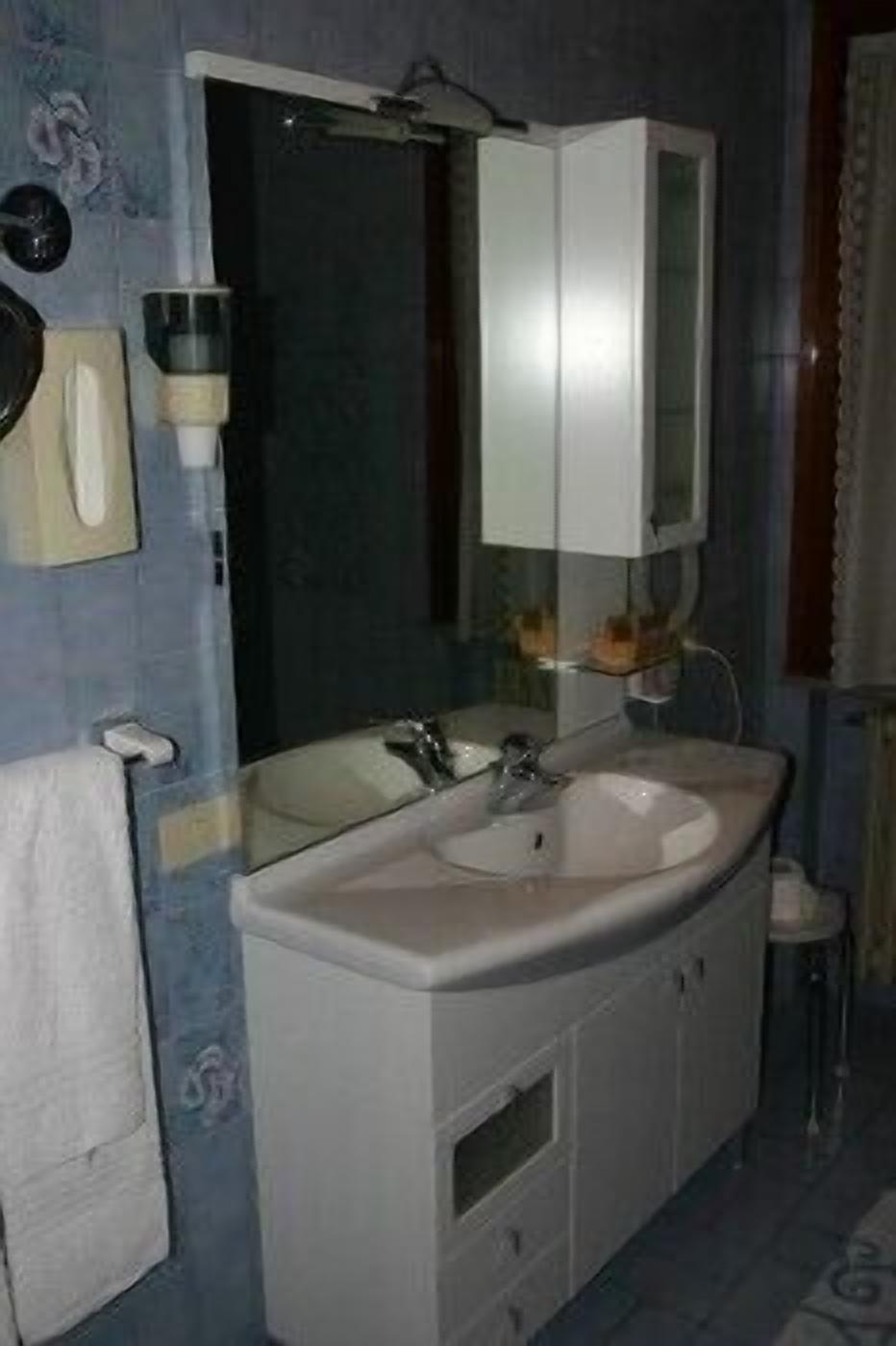 comfort double room single use, 1 bedroom | bathroom sink