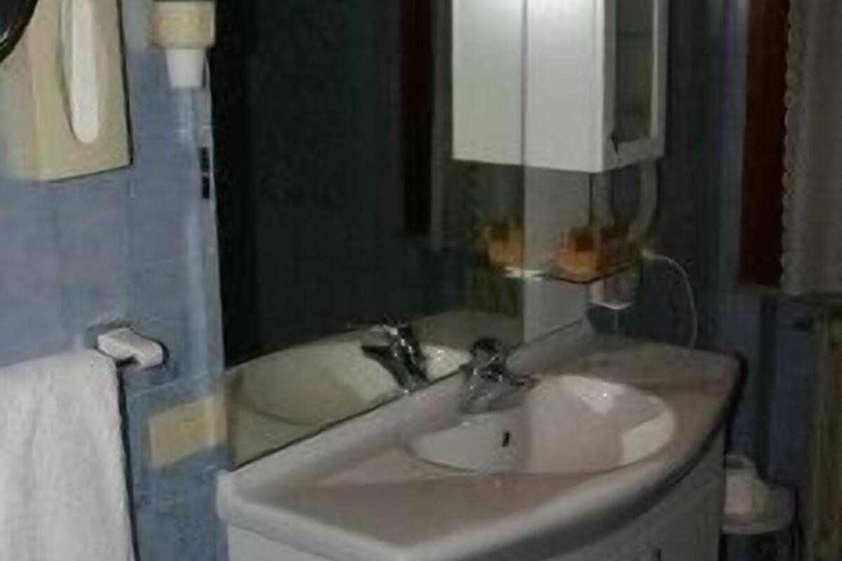 comfort double room single use, 1 bedroom | bathroom sink