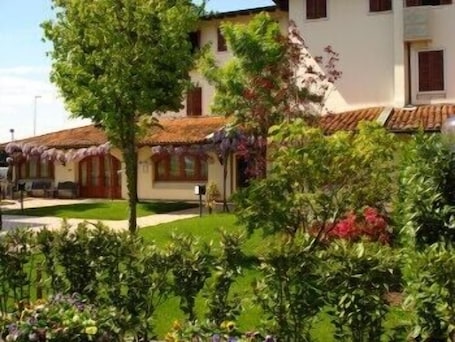 Exterior. Hotel Alla Botte