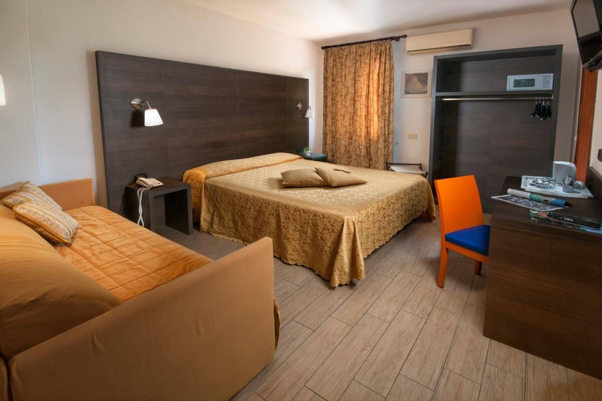 1 bedroom, select comfort beds, minibar, in-room safe