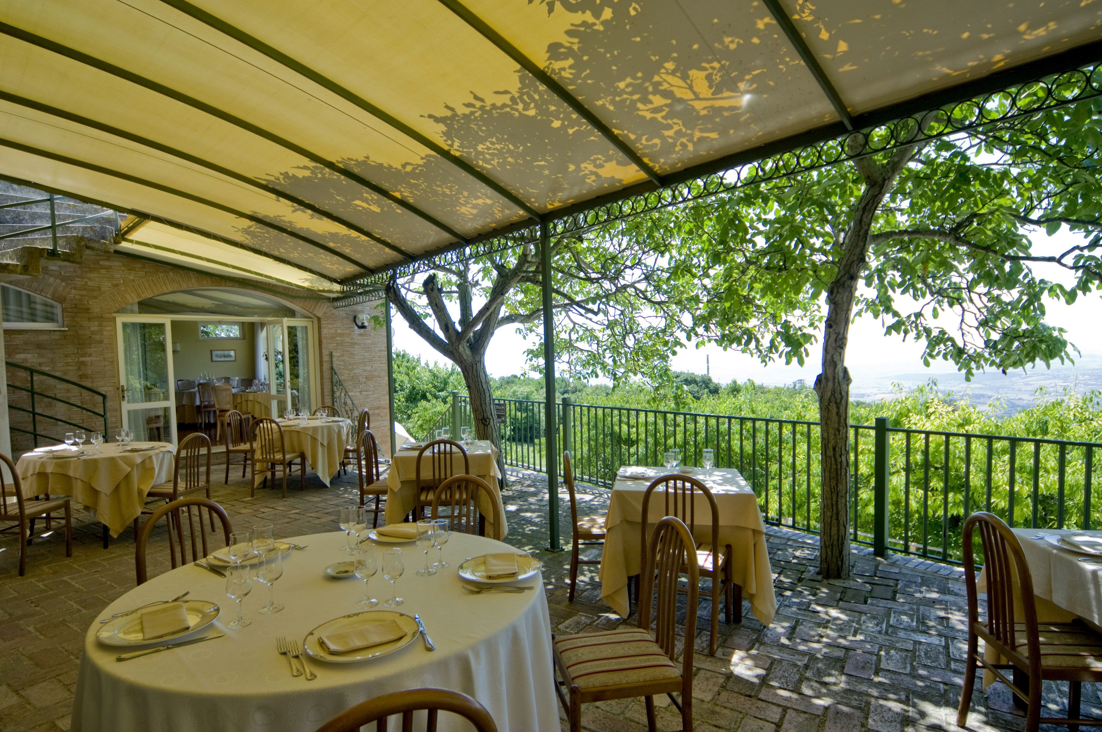 lunch and dinner served, italian cuisine