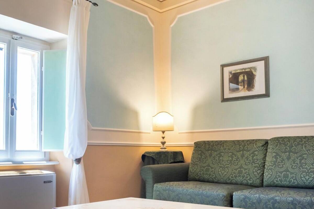 classic suite | minibar, in-room safe, desk, soundproofing