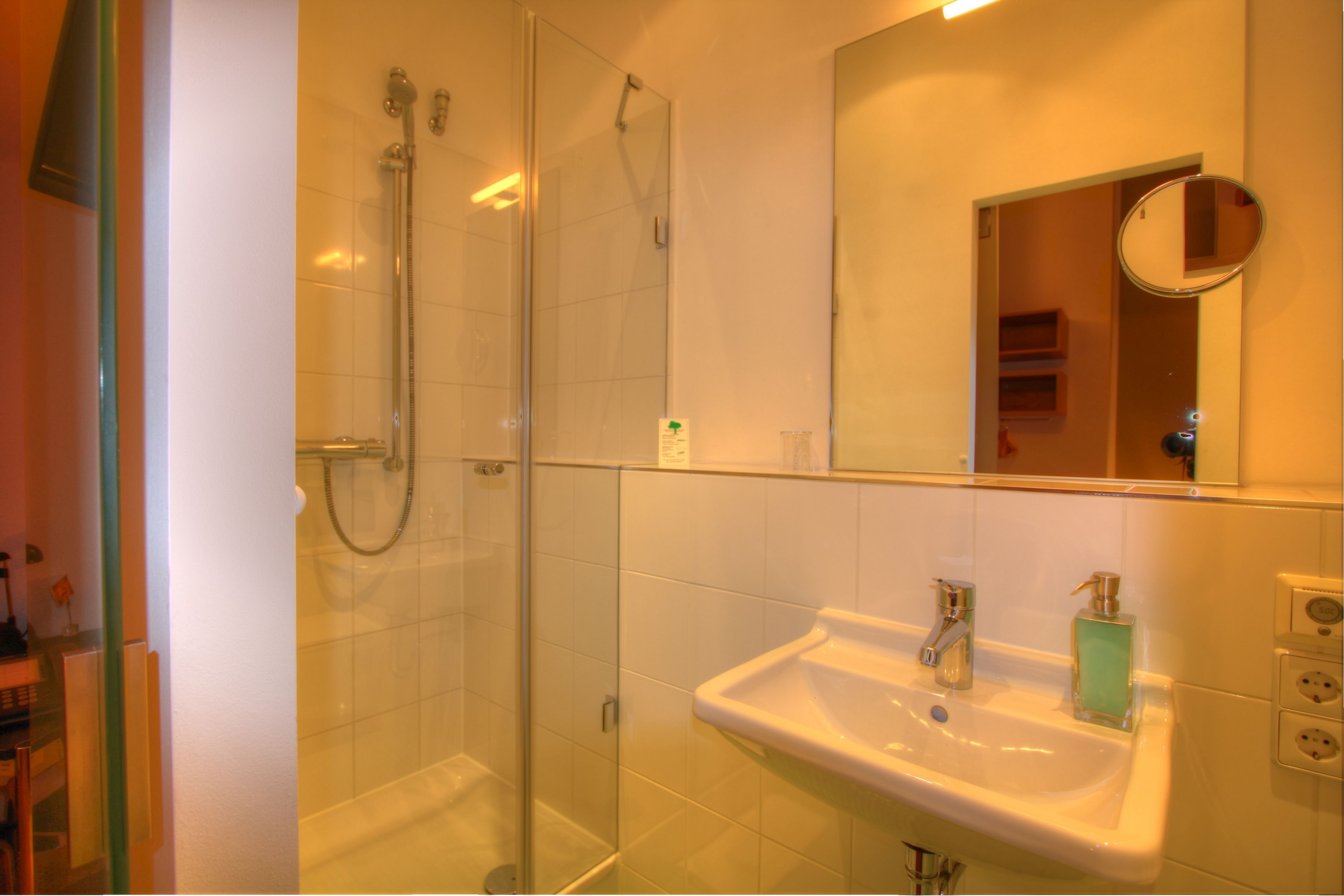 single room | bathroom | shower, hair dryer, heated floors, towels
