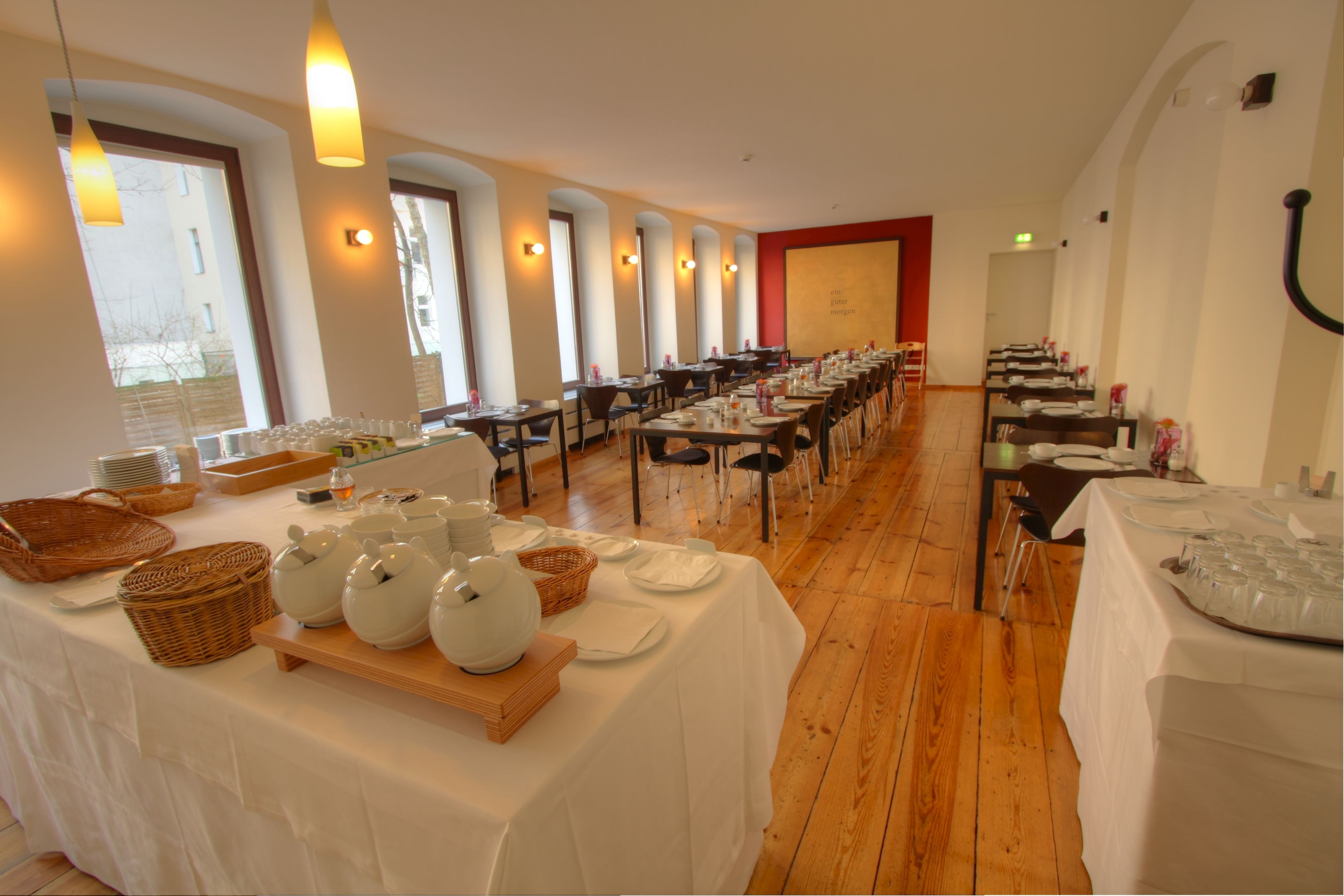 Daily continental breakfast (EUR 15.90 per person)