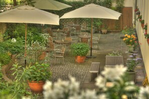 Outdoor dining - Hotel Johann (Berlin)
