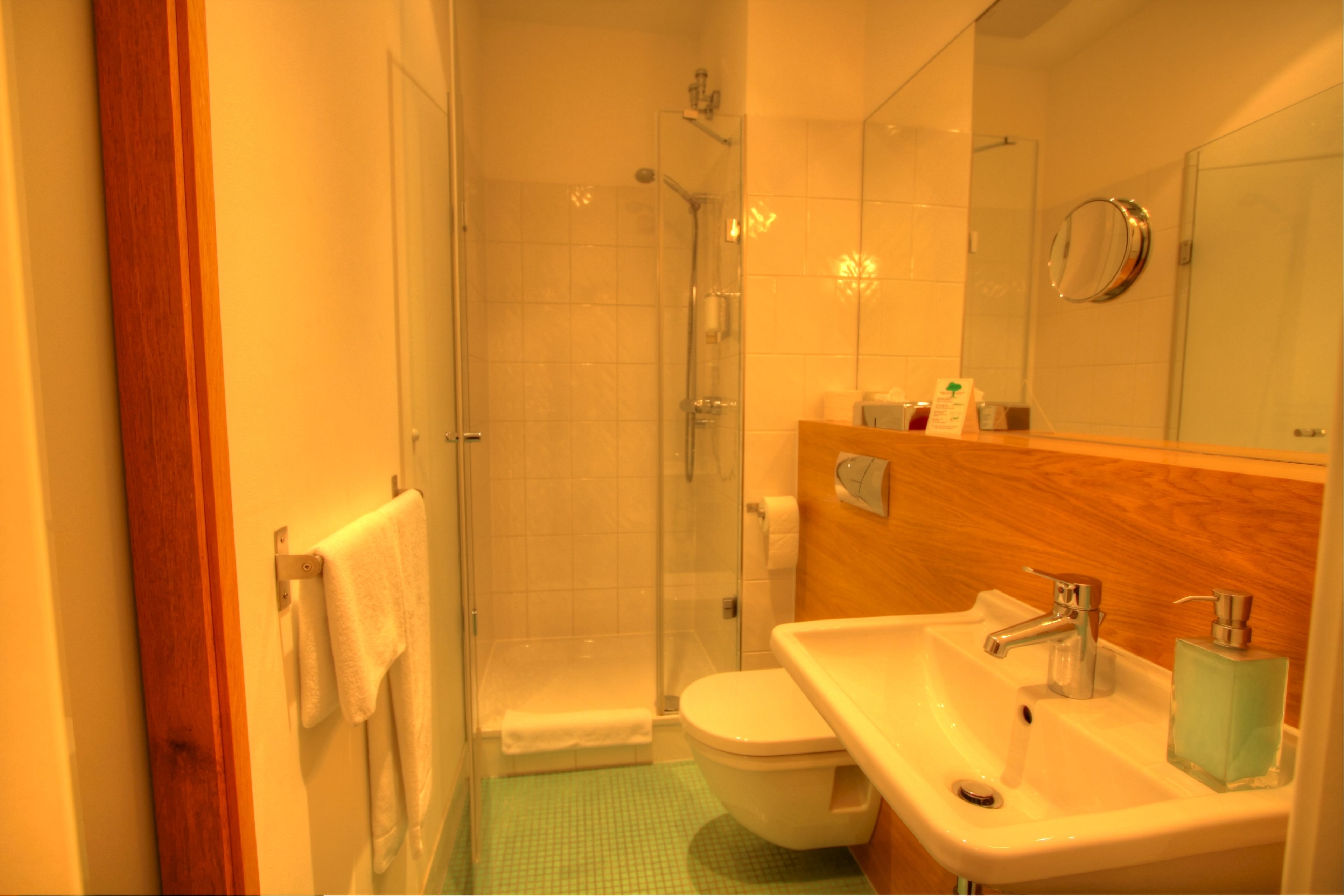 single room | bathroom | shower, hair dryer, heated floors, towels