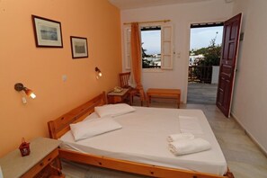 Hochwertige Bettwaren, Minibar, Zimmersafe, individuell dekoriert