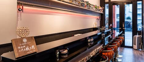 Melayani sarapan, makan siang, dan sarapan siang akhir pekan