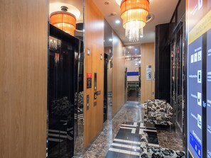 Lift - APA Hotel Ningyocho Ekikita (Tokyo)