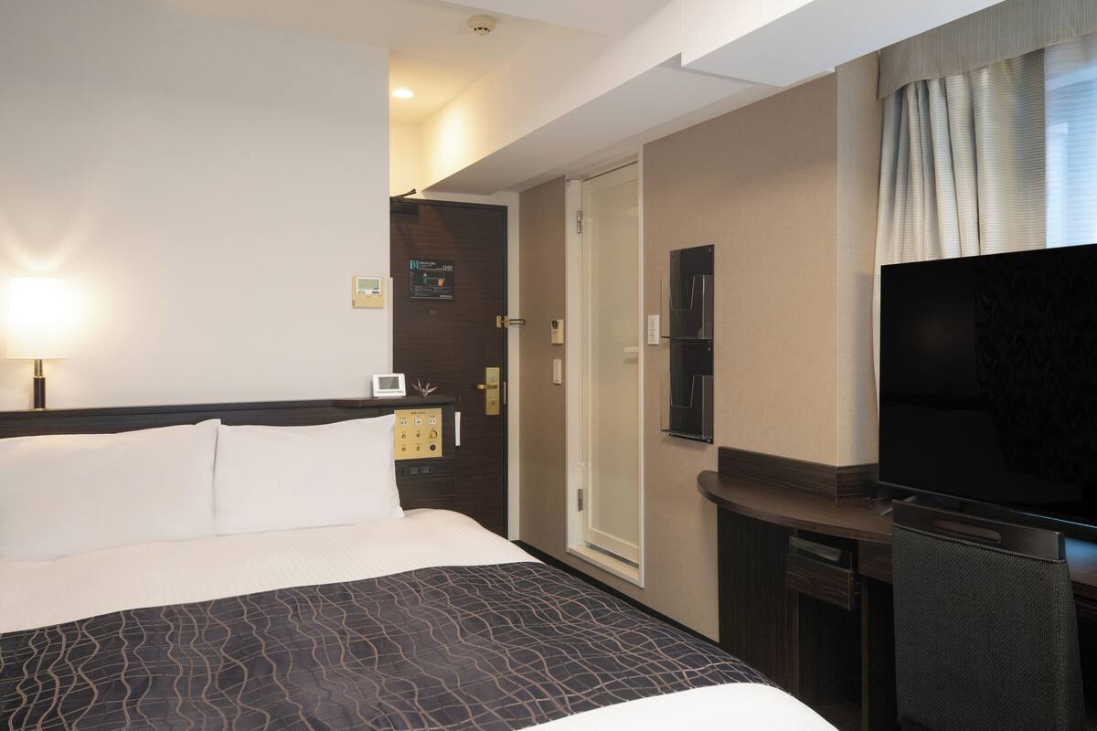 Superior Double Room, 1 Queen Bed, Non Smoking | Down comforters, desk, blackout drapes, WiFi (free)