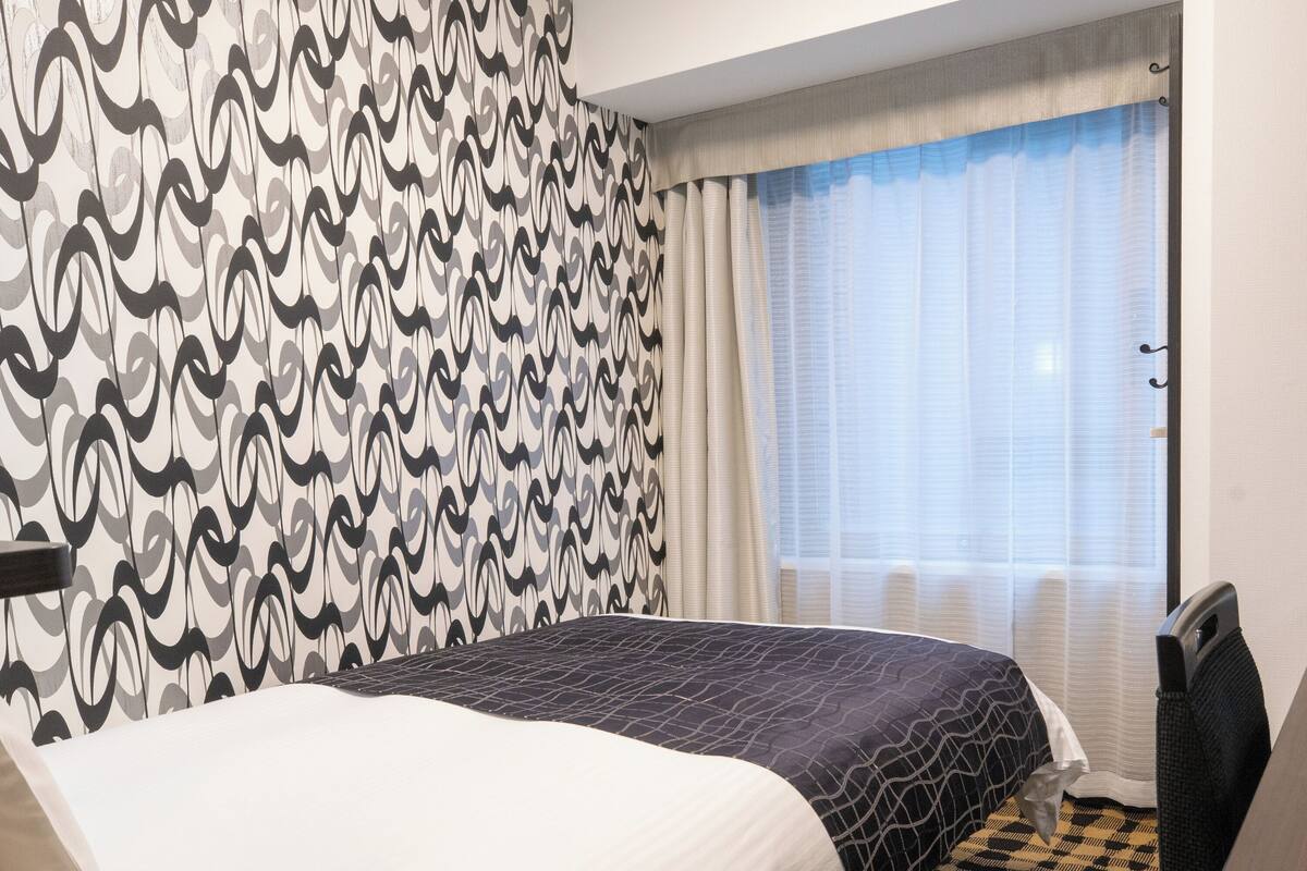 Single Room, Non Smoking | Down comforters, desk, blackout drapes, WiFi (free)