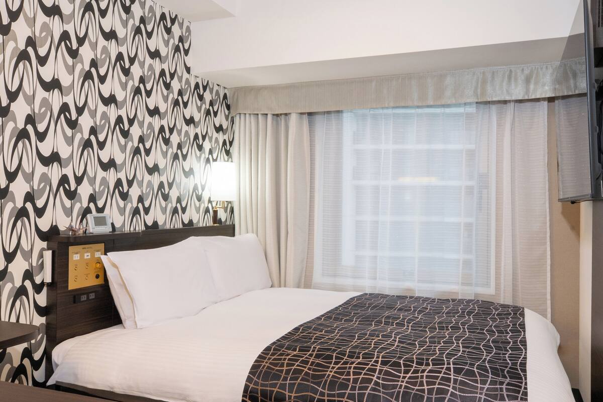 Double Room, Non Smoking | Down comforters, desk, blackout drapes, WiFi (free)