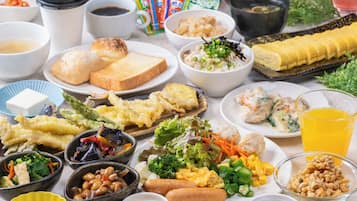 Daily buffet breakfast (JPY 2000 per person)