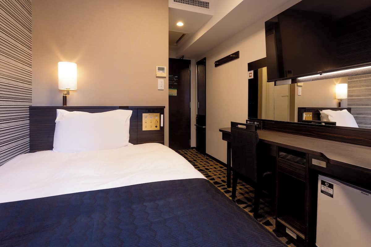 Eenpersoonskamer, niet-roken | Luxe beddengoed, donzen dekbedden, een bureau, verduisterende gordijnen