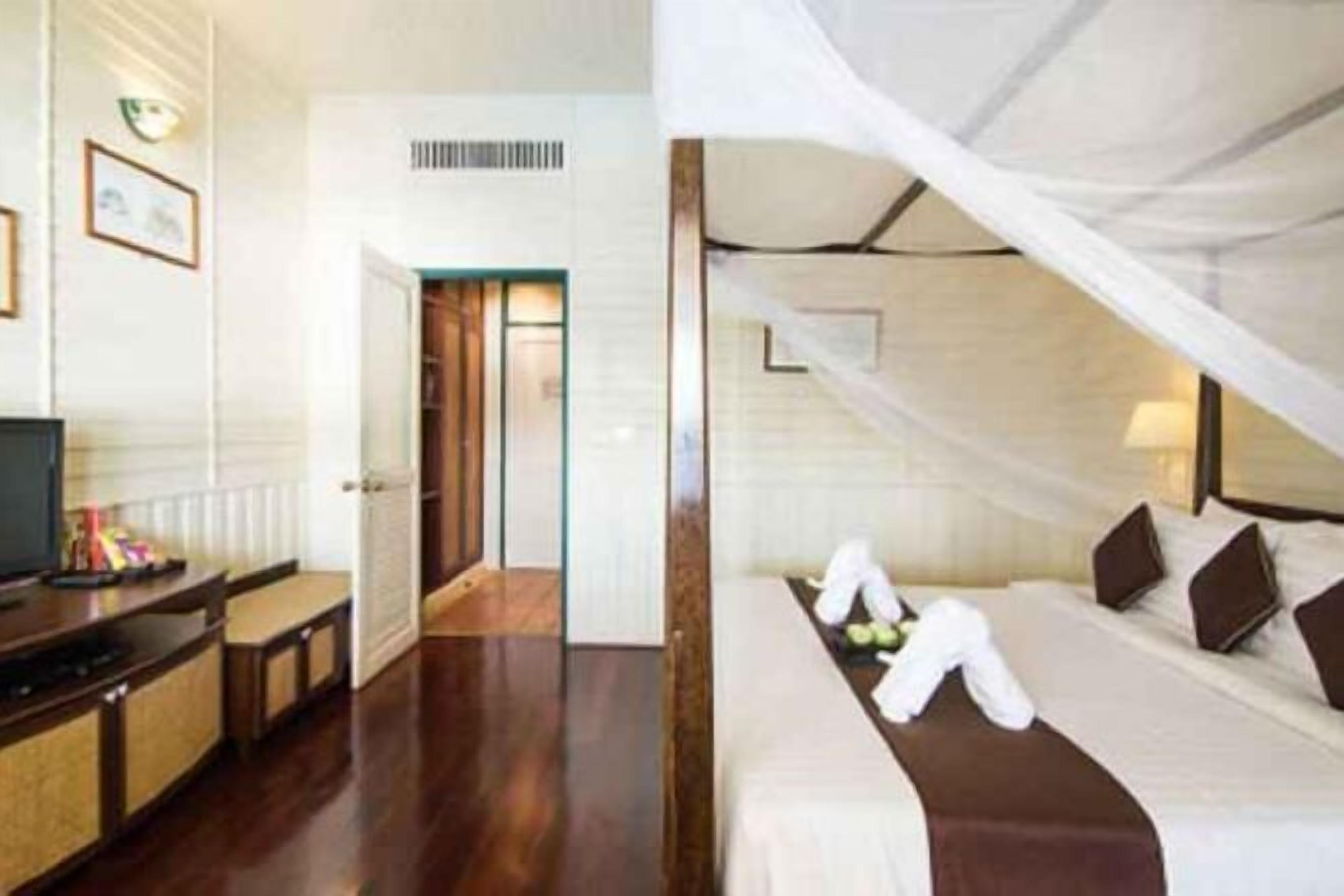 Minibar, in-room safe, individually decorated, individually furnished