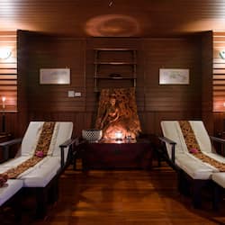 Couples treatment room(s), aromatherapy, Thai massages, body scrubs