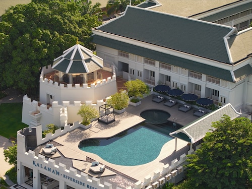 Kalanan Riverside Resort