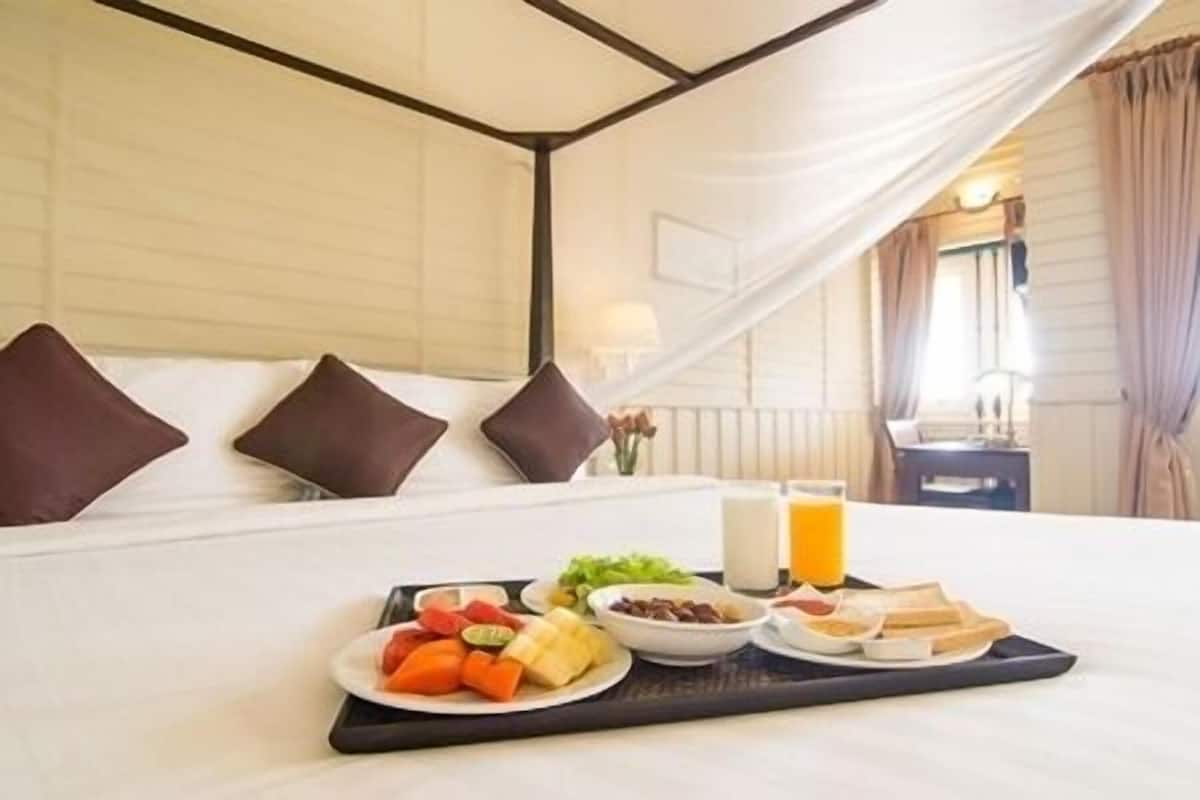 Minibar, in-room safe, individually decorated, individually furnished