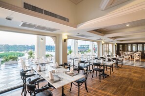 Breakfast area - Kalanan Riverside Resort (Pak Kret)