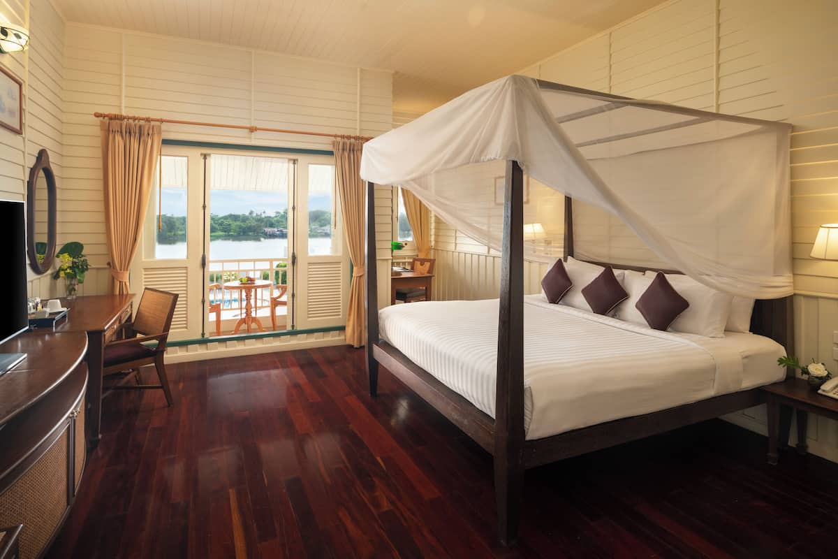 Grand Deluxe River View