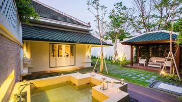 Courtyard Villa | Outdoor spa tub
