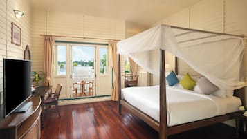 Deluxe Pool View | Minibar, in-room safe, individually decorated, individually furnished