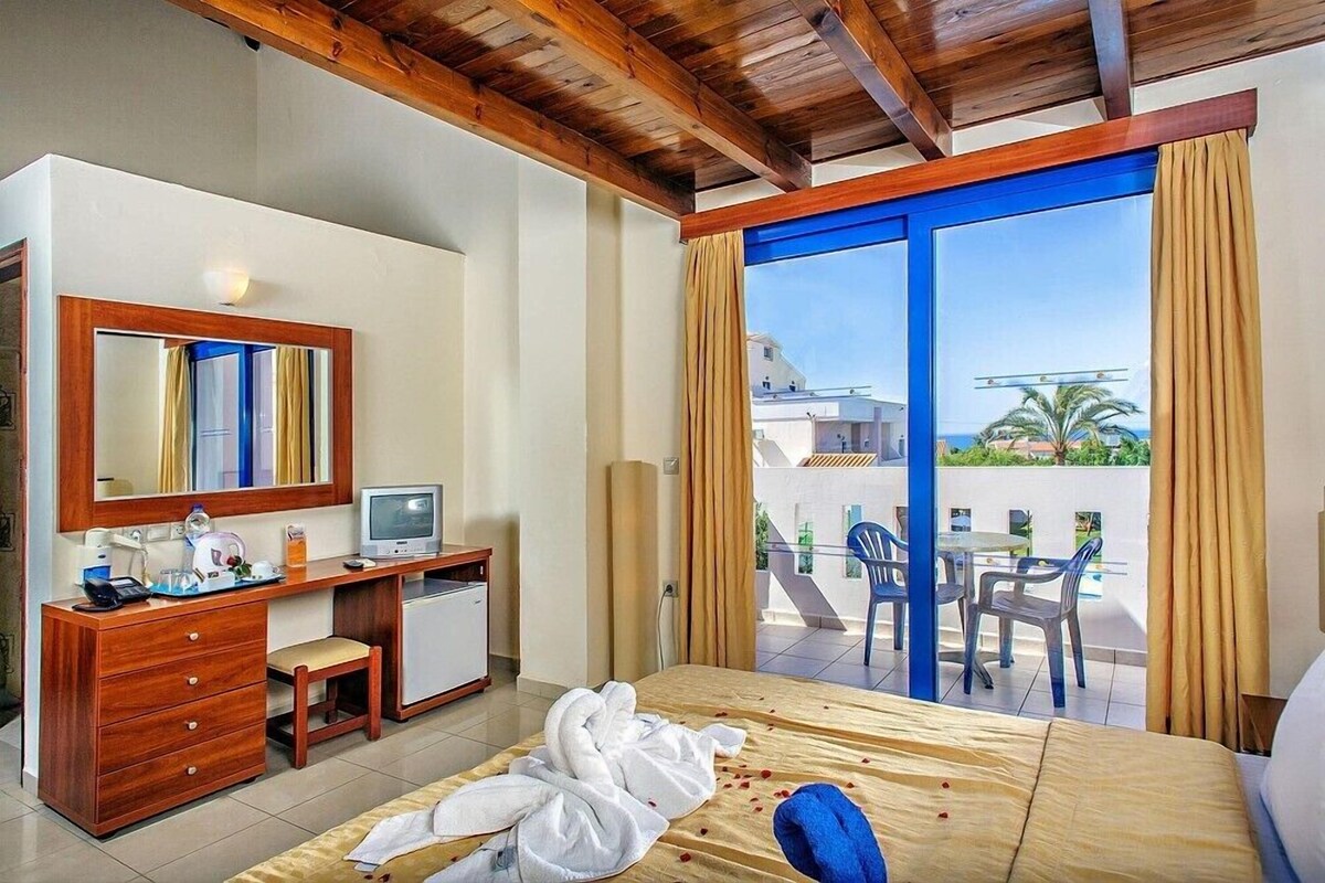 Family Room (Superior)