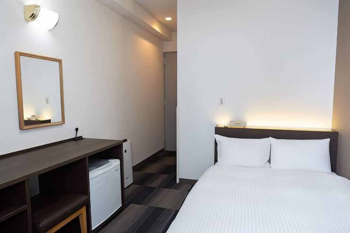 Down duvets, desk, blackout curtains, free WiFi
