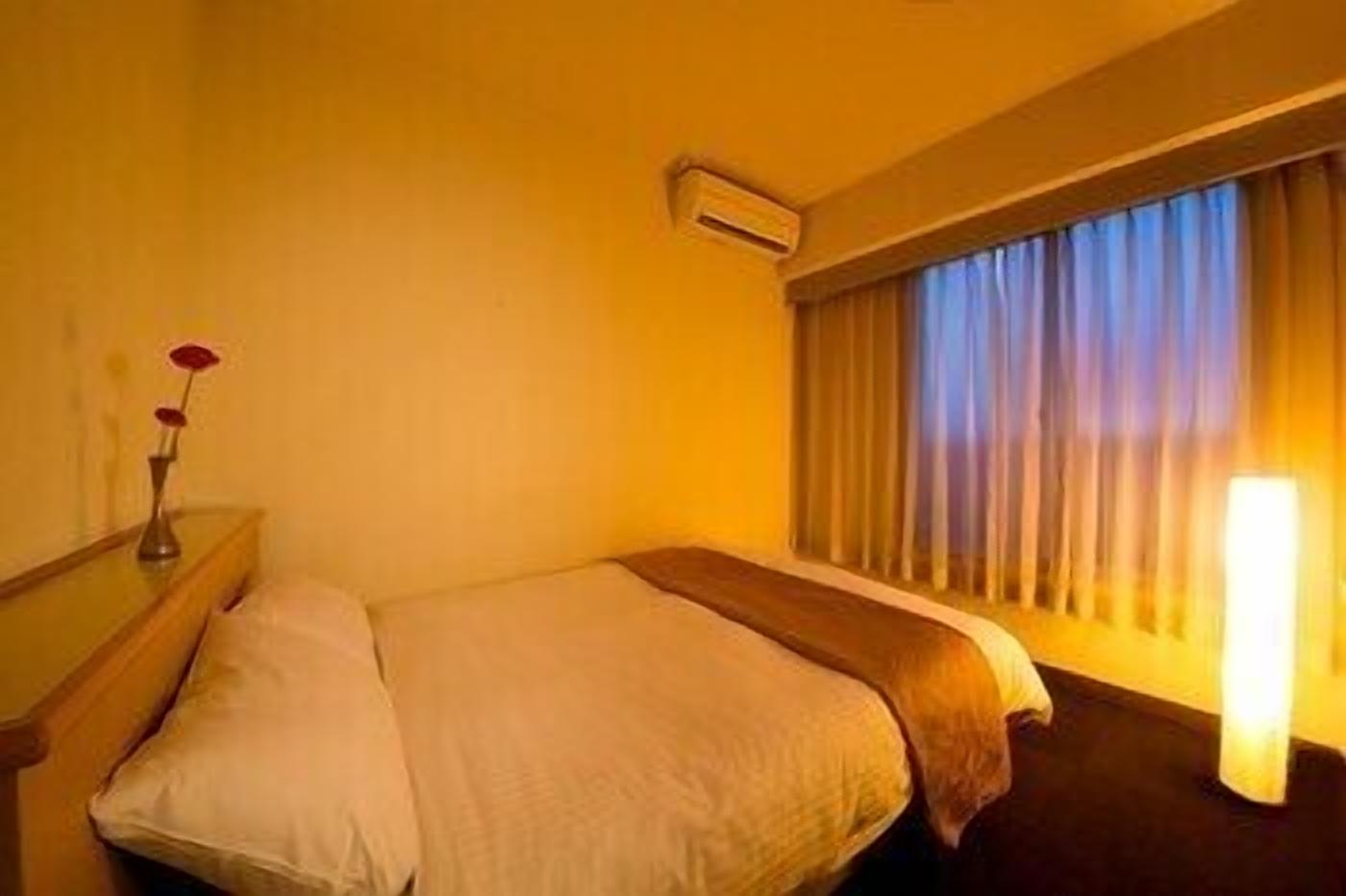 Down duvets, desk, blackout curtains, free WiFi