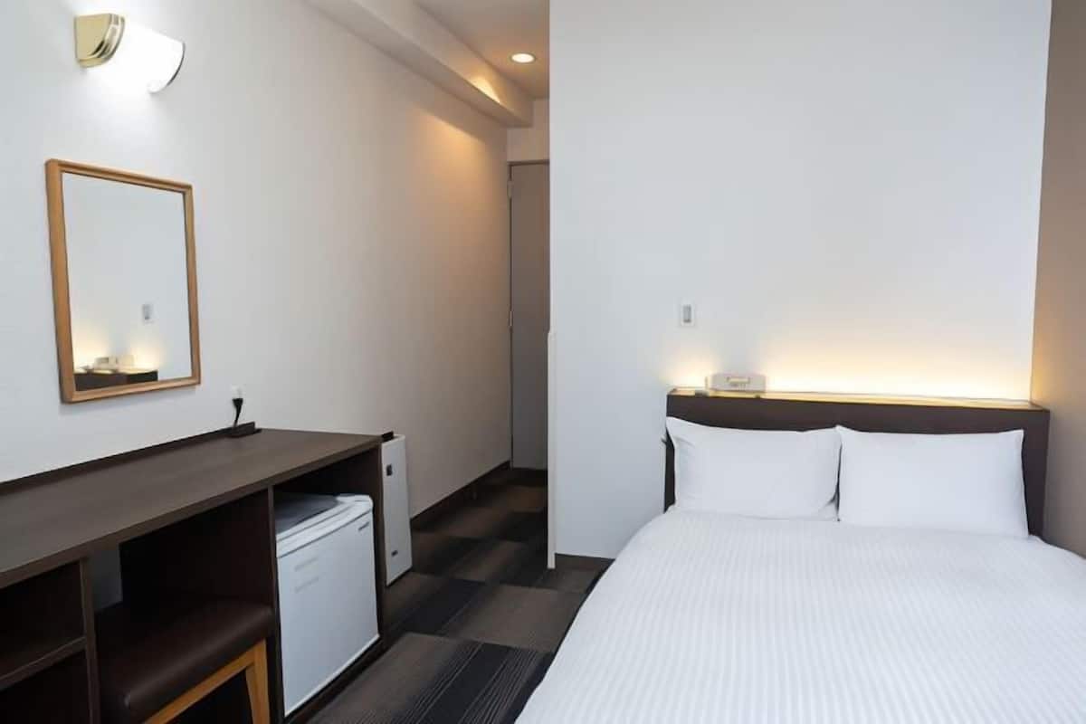 Down duvets, desk, blackout curtains, free WiFi