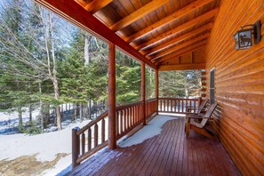 Tabla de planchar con plancha, wifi gratis y ropa de cama