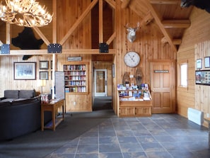 Interior detail - Rangeley Lake Resort a Ramada by Wyndham (Rangeley)