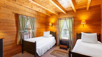 Apartment, 3 Bedrooms, Non Smoking | Iron/ironing board, free WiFi, bed sheets