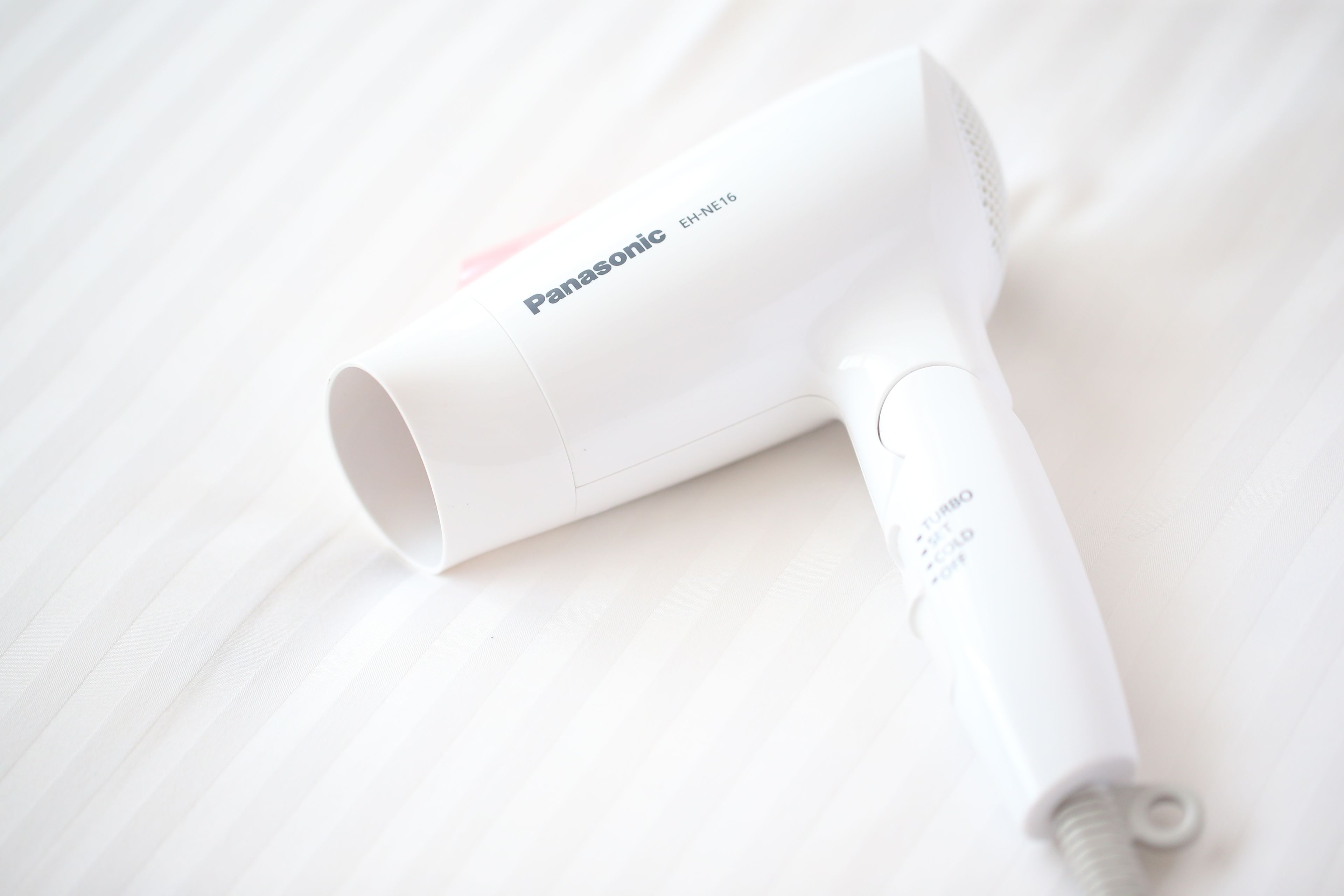 combined shower/bathtub, deep-soaking bathtub, free toiletries