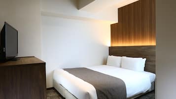 Caja de seguridad en la habitación, escritorio y cortinas blackout