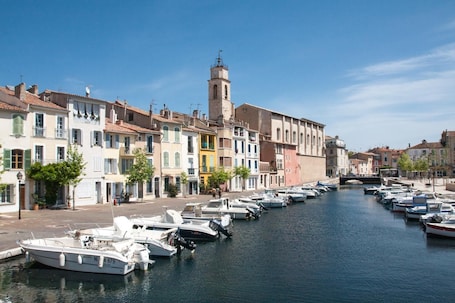 Lake. Hôtel Martigues Le 5