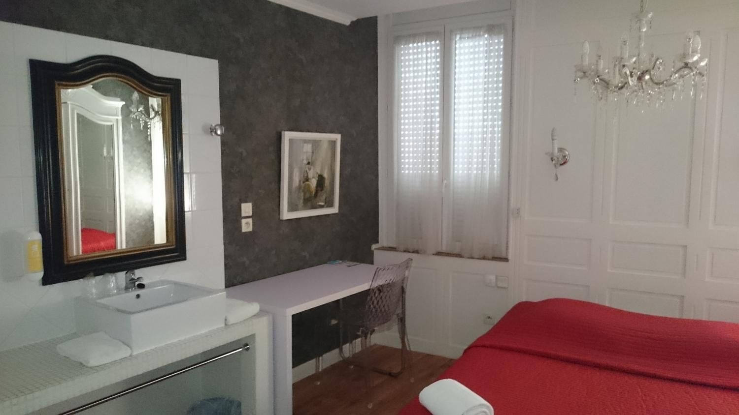 free cots/infant beds, rollaway beds, free wifi