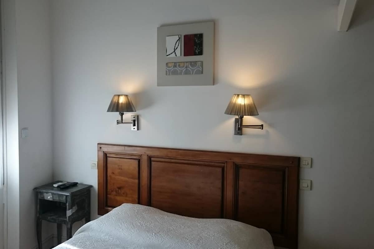 free cots/infant beds, rollaway beds, free wifi