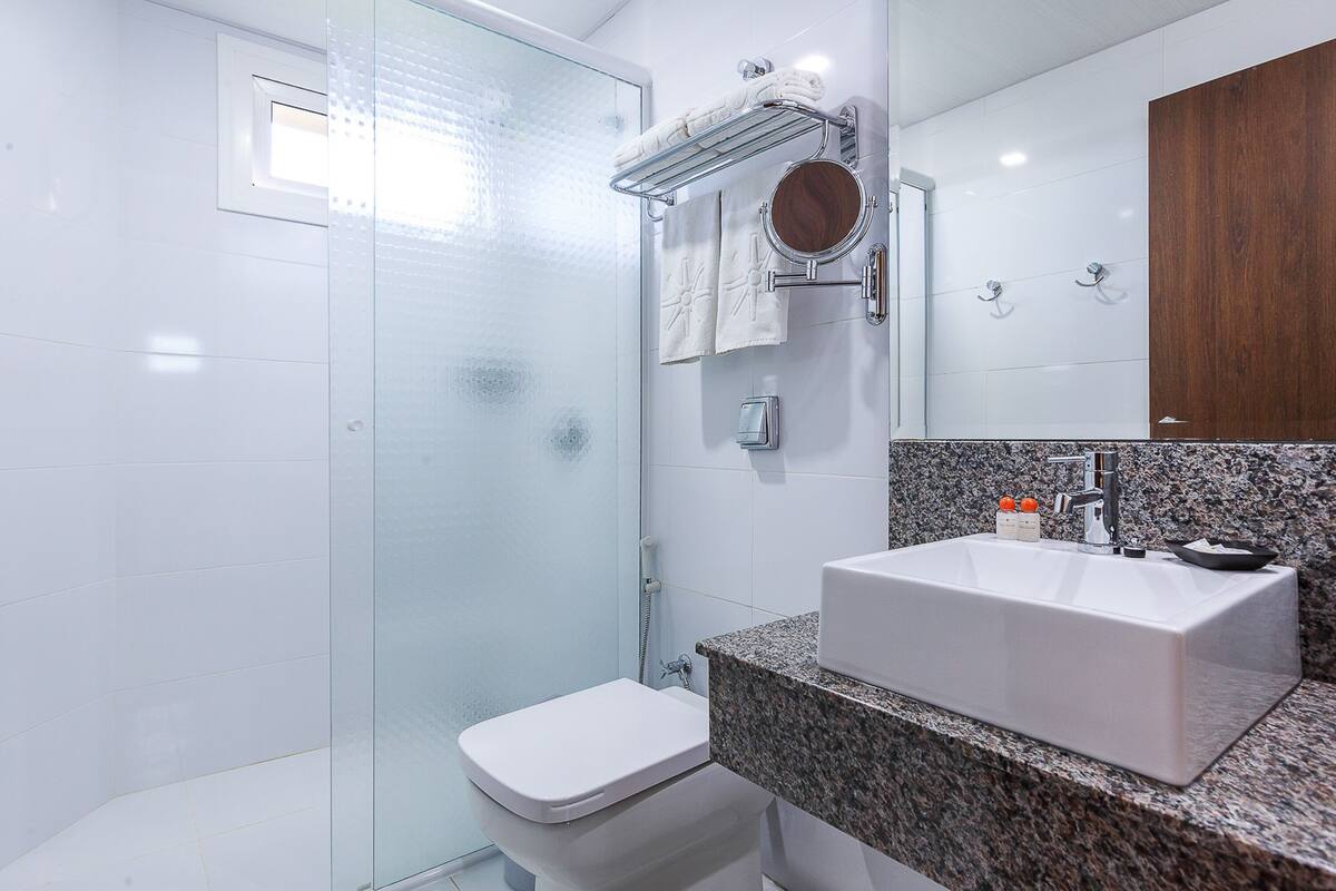 shower, free toiletries, hair dryer, towels
