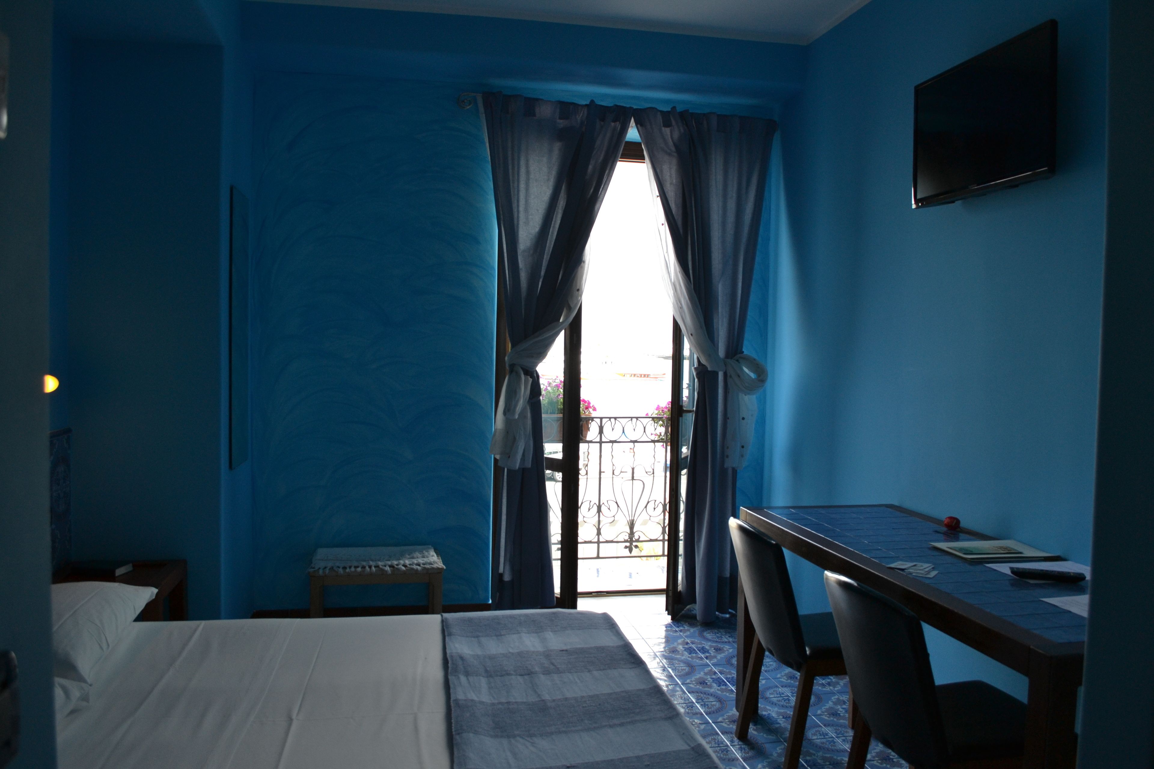 minibar, in-room safe, individually decorated, individually furnished