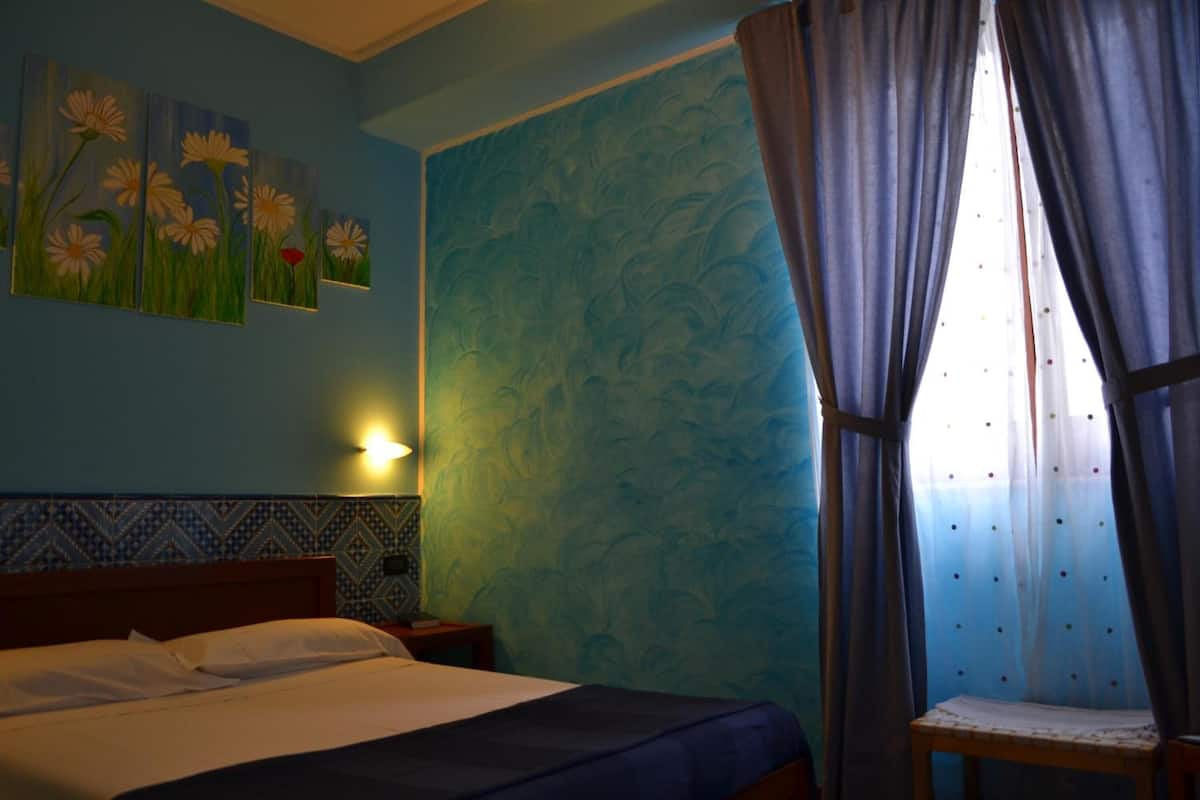 minibar, in-room safe, individually decorated, individually furnished