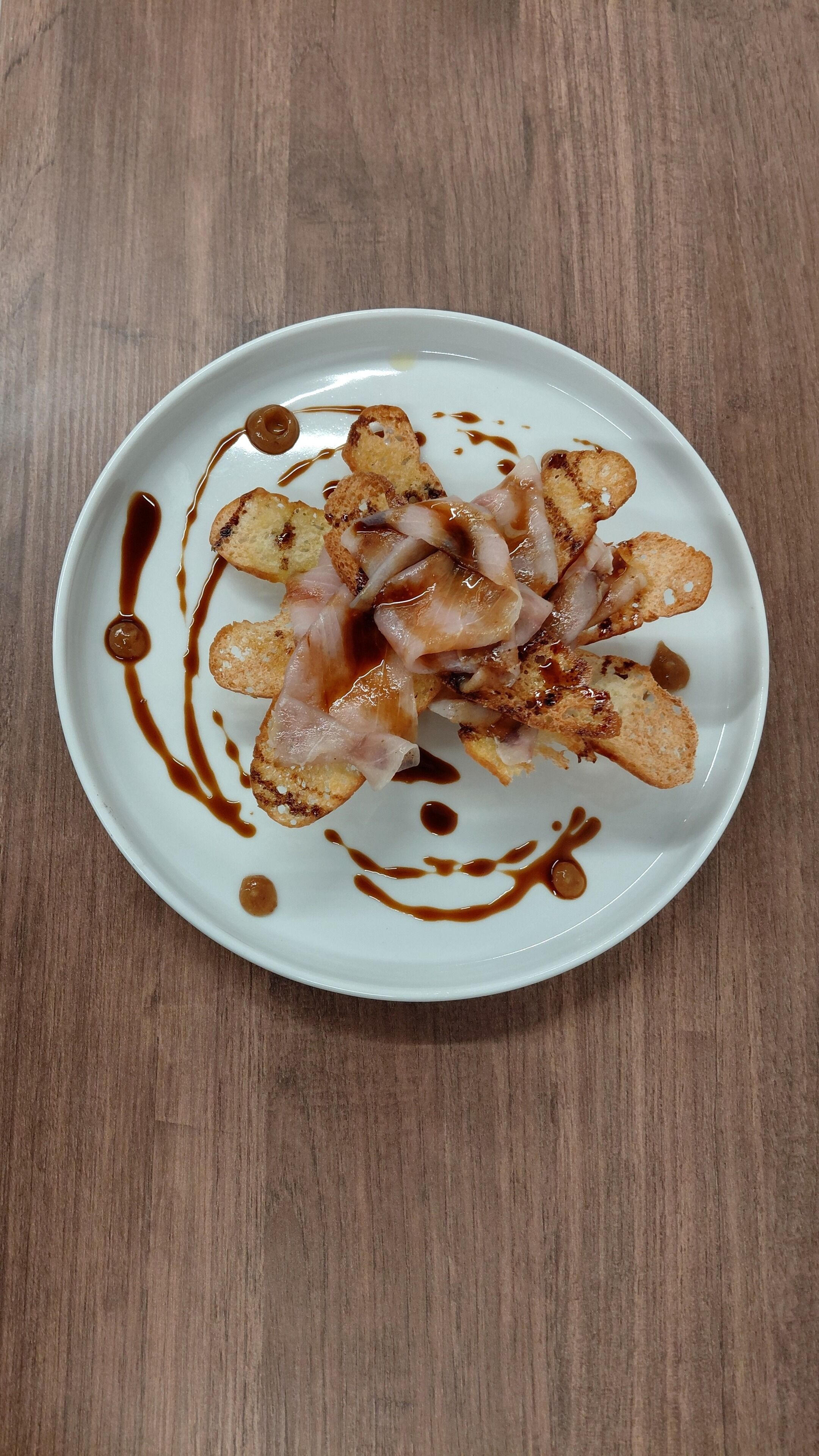 Breakfast and dinner served, local cuisine