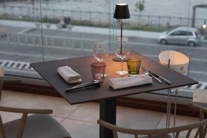 Se sirven desayunos y cenas, cocina local