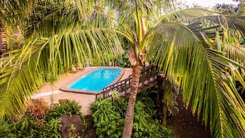 Kolam renang outdoor