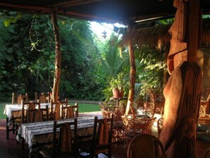 Outdoor dining - Hotel Manavai (Hanga Roa)