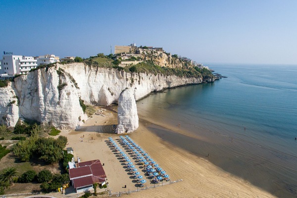 Private beach nearby, white sand, sun loungers, beach umbrellas